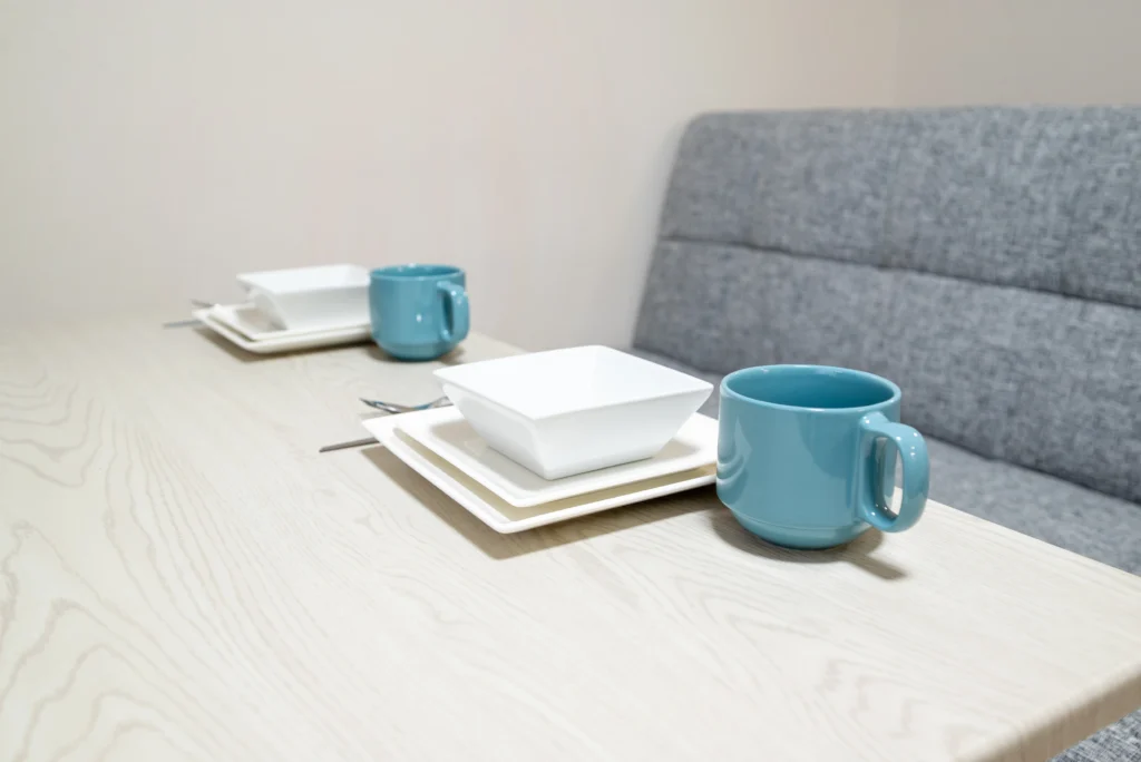 テーブルと食器