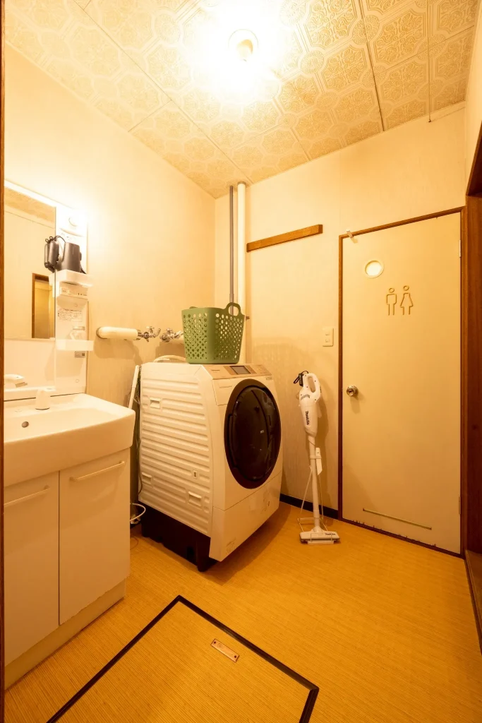 6E3855E7-7834-4279-82B3-E75DF244BD9A